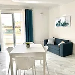 Appartamento With Patio Overlooking Piazza *