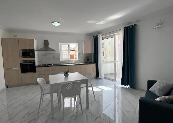 With Patio Overlooking Piazza Apartament *