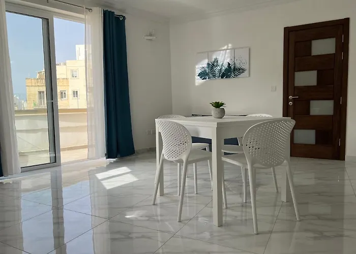 With Patio Overlooking Piazza Apartament *