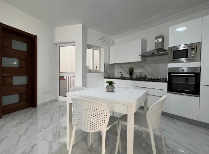 With Patio Overlooking Piazza * Gzira