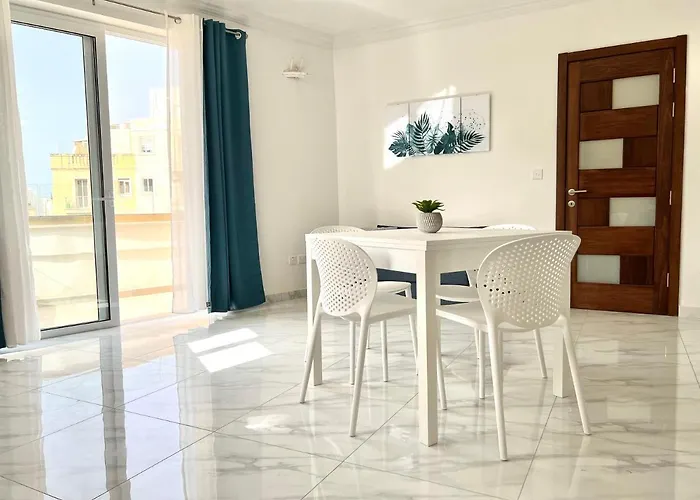 With Patio Overlooking Piazza * Gzira