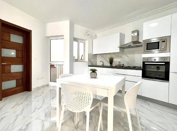 Apartament With Patio Overlooking Piazza