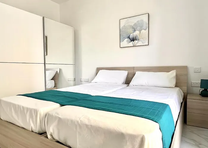 With Patio Overlooking Piazza Apartament